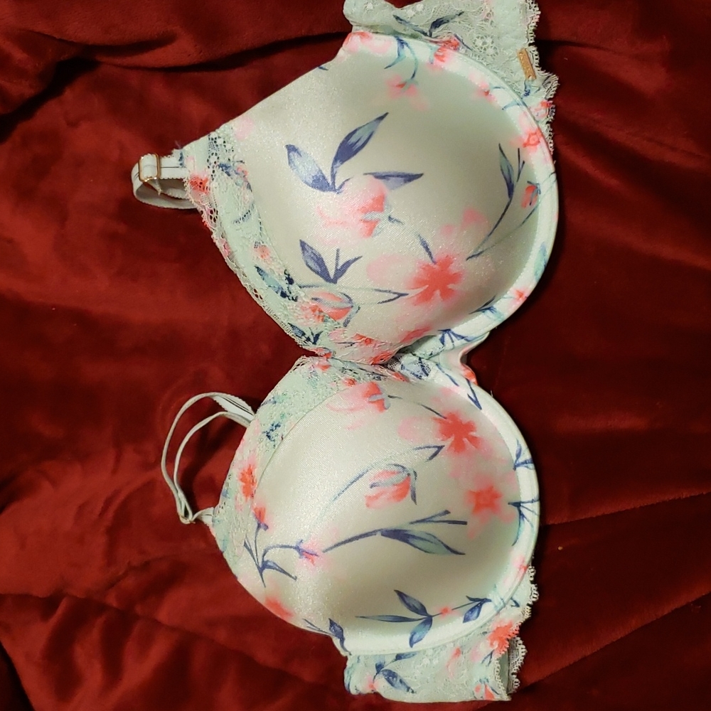 VS PINK Date Tshirt Bra 36C